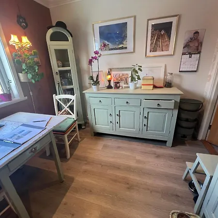 Ubytování v soukromí Vintage Apartment With Fresh Sea Air And Pets *